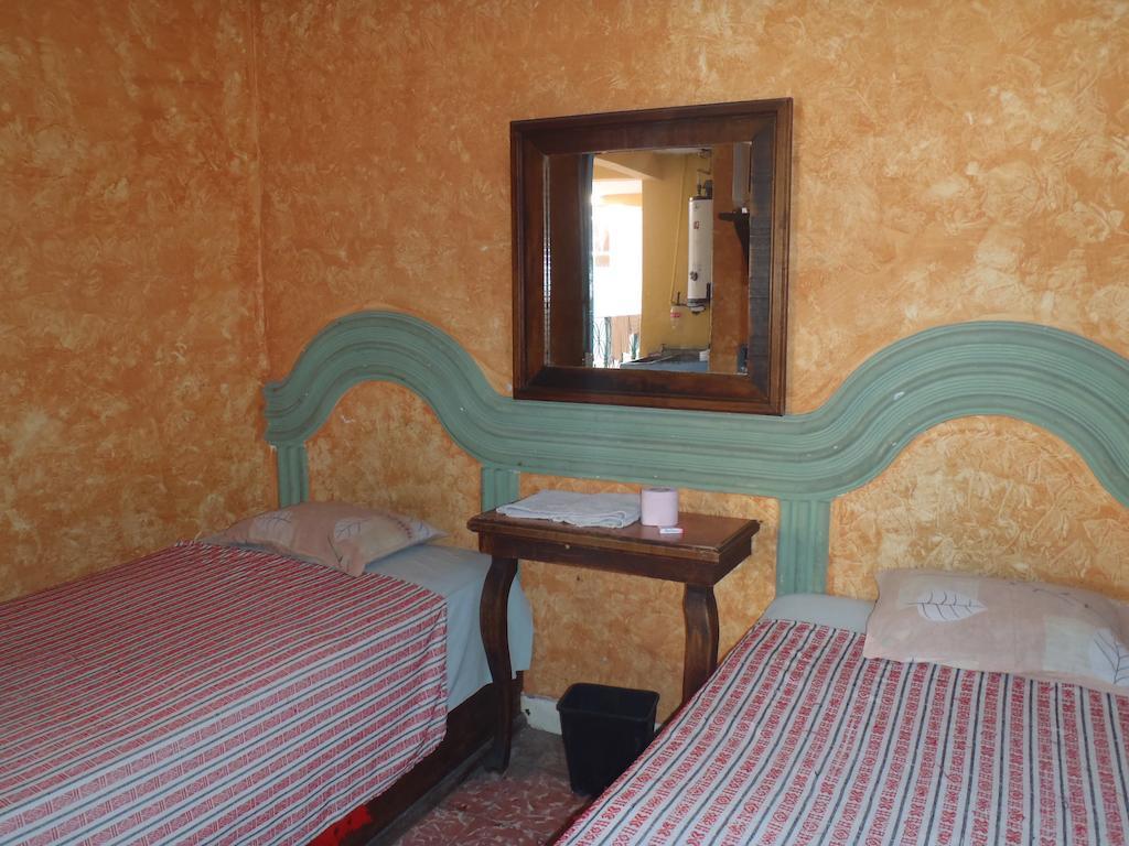 Hotel Casa De Huespedes Hidalgo Tehuacán Quarto foto